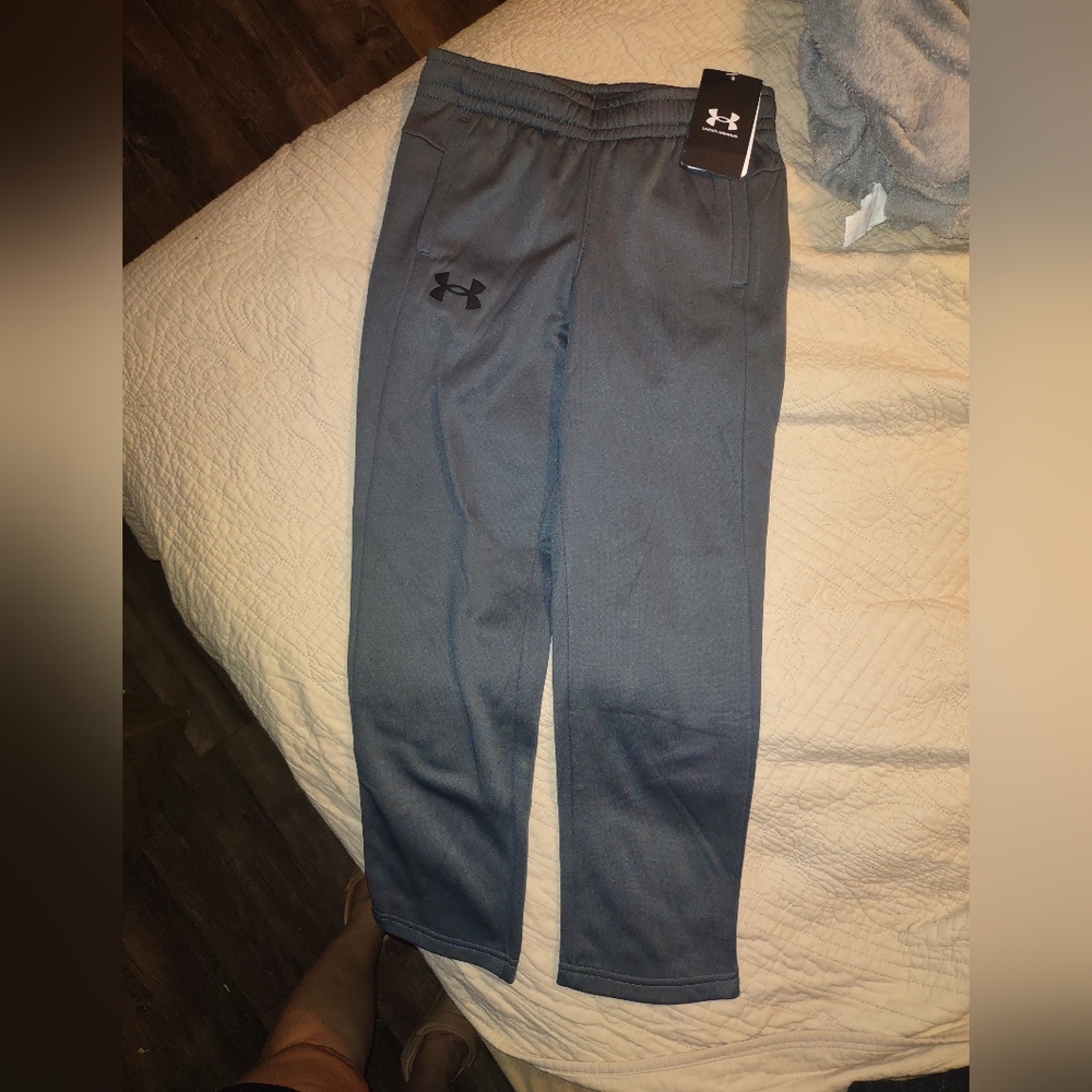 New with tags.  Under armour fleece pants. Youth small